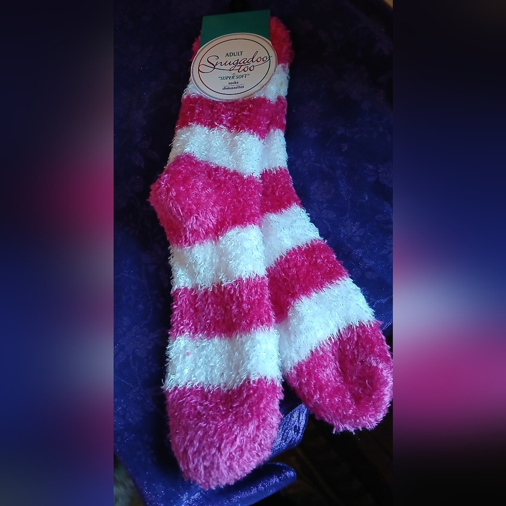 Snugadoo Too Women's Pink & White snuggle socks - NWT - Adult